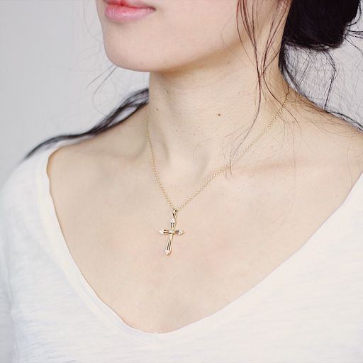 Diamond pendant from JewelCreationsNY featuring a sparkling diamond set in a sleek pendant style.